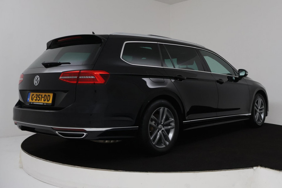 Volkswagen Passat Variant 1.5 TSI Highline Business R Automaat (PANORAMADAK, TREKHAAK, VIRTUAL, PDC, ADAPTIVE, NL-AUTO, GOED ONDH)