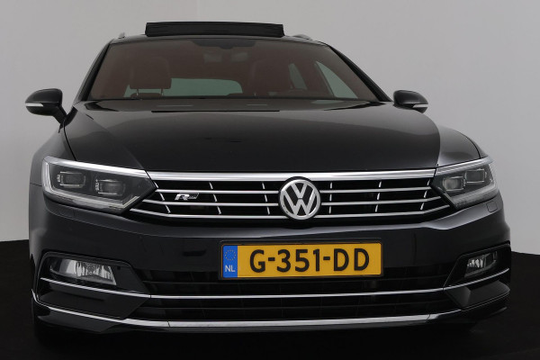 Volkswagen Passat Variant 1.5 TSI Highline Business R Automaat (PANORAMADAK, TREKHAAK, VIRTUAL, PDC, ADAPTIVE, NL-AUTO, GOED ONDH)