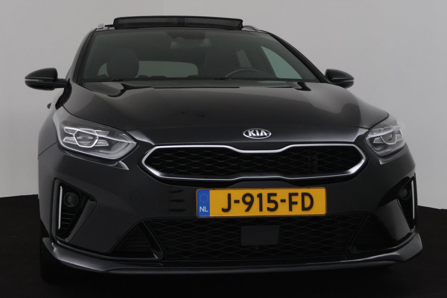 Kia Ceed 1.4 T-GDI GT-Line Automaat (PANORAMADAK, TREKHAAK, CAMERA, PDC, STOELV, NAVIGATIE, NL-AUTO, GOED ONDERHOUDEN)