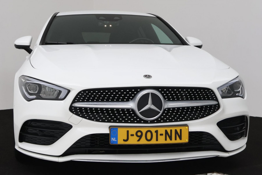 Mercedes-Benz CLA-Klasse Shooting Brake 180 Advantage Automaat (CAMERA, STOELVERWARMING, NAVIGATIE, PDC, NL-AUTO, GOED ONDERHOUD)