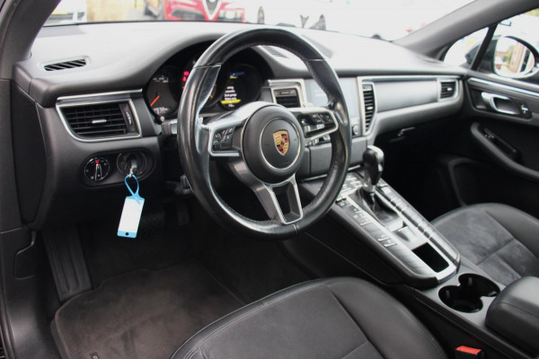 Porsche Macan 2.0 Turbo 252 PK Aut. NL Auto Trekhaak Pano 22''