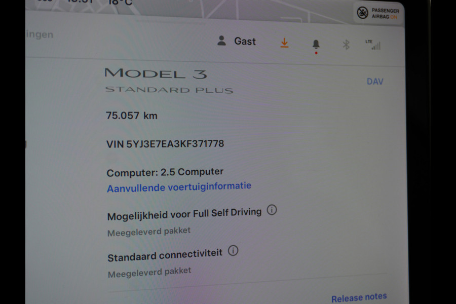 Tesla Model 3 SR+60kWh Trekhaak 325PK 19" 59.000 nieuw ! AutoPilot FSD.vb Premium-Luidsprekers Leer PanoDak Adaptive cruise 18" Camera's Elekt Ecc Navigatiesysteem full map LED-a+v Comfortstoel(en) ACC Dual-ECC DAB Voorverwarmen interieur via App Keyless via Telefoonsleutel One-Pedal-Drive Origin. NLse auto !