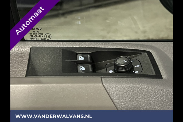 Volkswagen Crafter 2.0 TDI 141pk Automaat L3H2 L2H1 Euro6 Airco | 2x Zijdeur | Camera | Navigatie Apple Carplay, Android Auto, Cruisecontrol, Bijrijdersbank, 3000kg trekvermogen