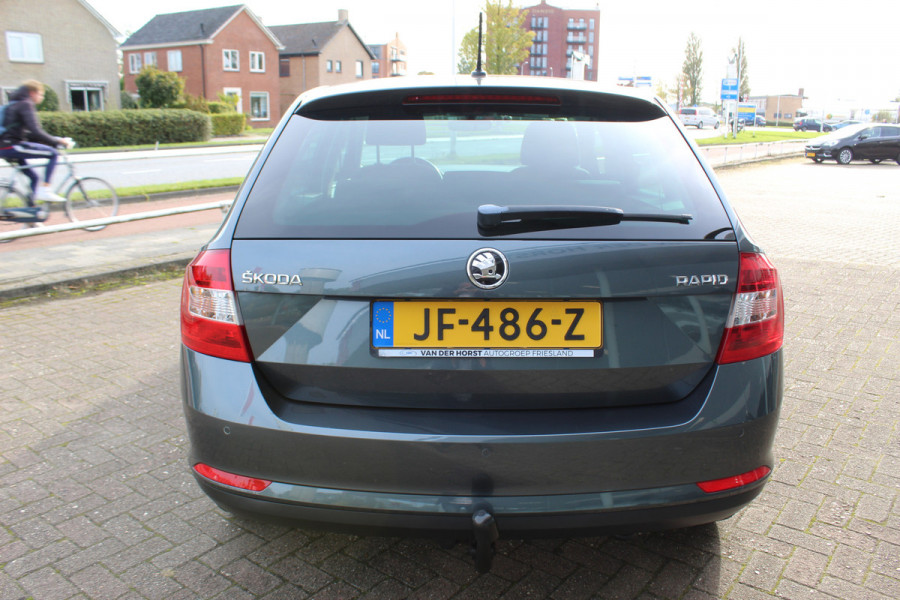 Škoda Rapid Spaceback 1.2 TSI Greentech JOY , Automaat, Unieke auto Climate control , cruise control , Navigatie, Bluetooth , Trekhaak LM velgen , Parkeer sensoren v+a