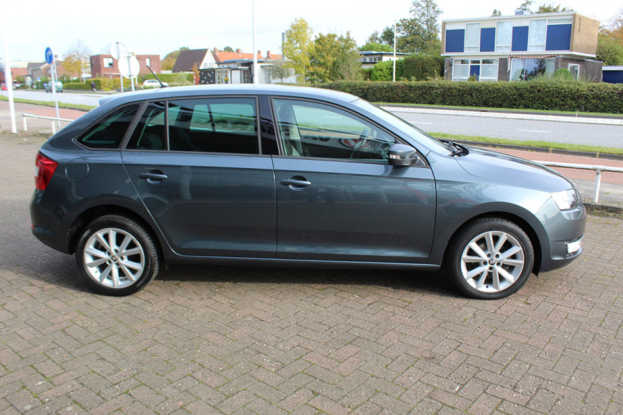 Škoda Rapid Spaceback 1.2 TSI Greentech JOY , Automaat, Unieke auto Climate control , cruise control , Navigatie, Bluetooth , Trekhaak LM velgen , Parkeer sensoren v+a