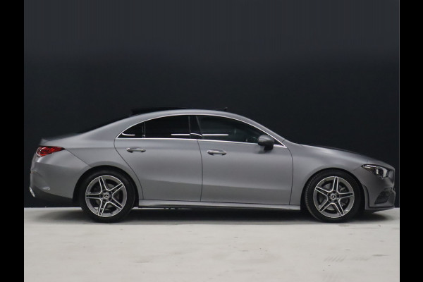 Mercedes-Benz CLA-Klasse 200 AMG Sport 164 PK! [SCHUIFDAK, SFEERVERLICHTING, CAMERA, LAK MOJAVESILVER, GROOT NAVI, SPORTSTOELEN, PDC, CRUISE CONTROL, AIRCO, NIEUWSTAAT]