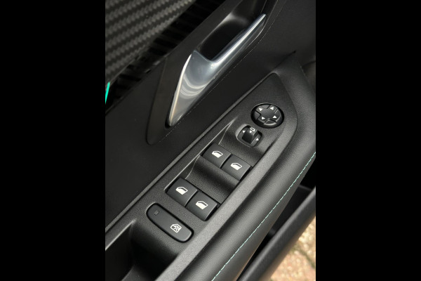 Peugeot 208 1.2 PureTech Allure CarPlay Automaat