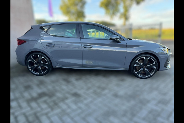 CUPRA Leon 1.4 e-Hybrid VZ Business PHEV / NARDO GREY / SIDESKIRTS / DIGITAL COCKPIT / PDC