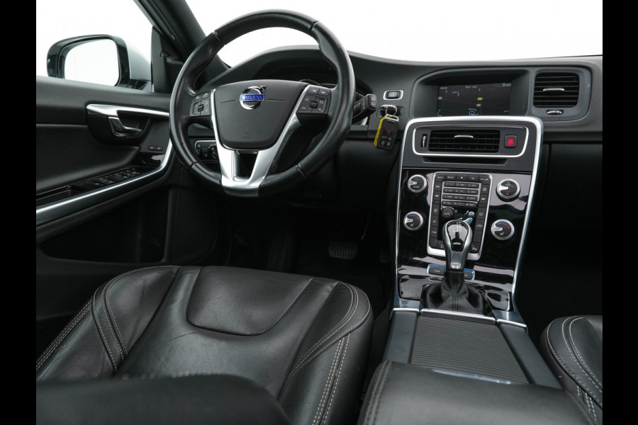 Volvo V60 2.4 D5 Twin Engine Summum Technology-Pack Aut. *PANO| BI-XENON | VOLLEDER | NAVI-FULLMAP | CAMERA | ECC | PDC | CRUISE | MEMORY | LANE-ASSIST*