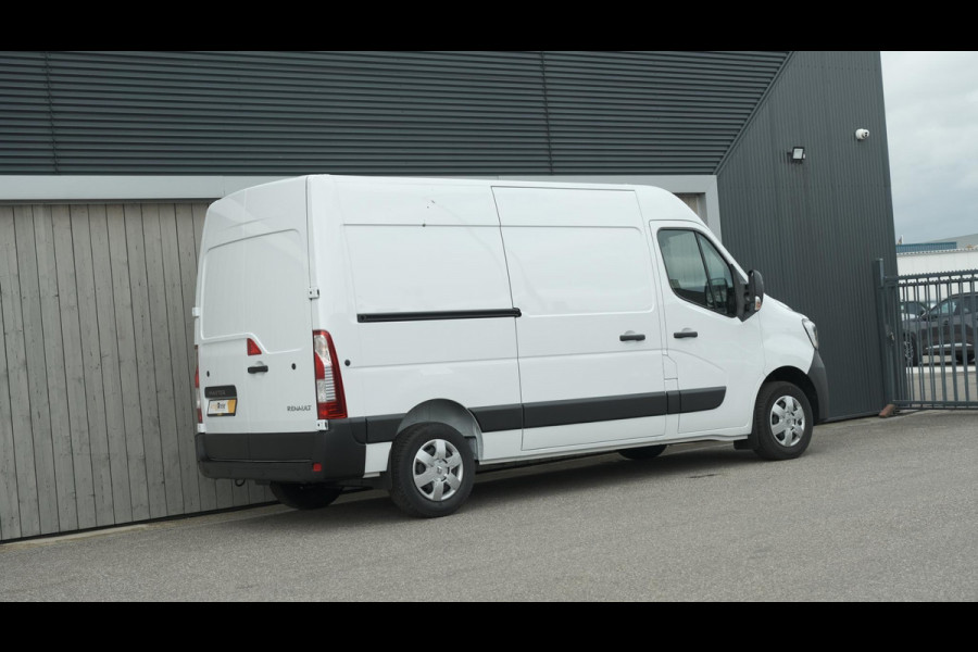 Renault Master T33 2.3 dCi 135 L2H2 Comfort | Direct Leverbaar | Navigatie | Parkeersensoren | Airco | Cruise Control