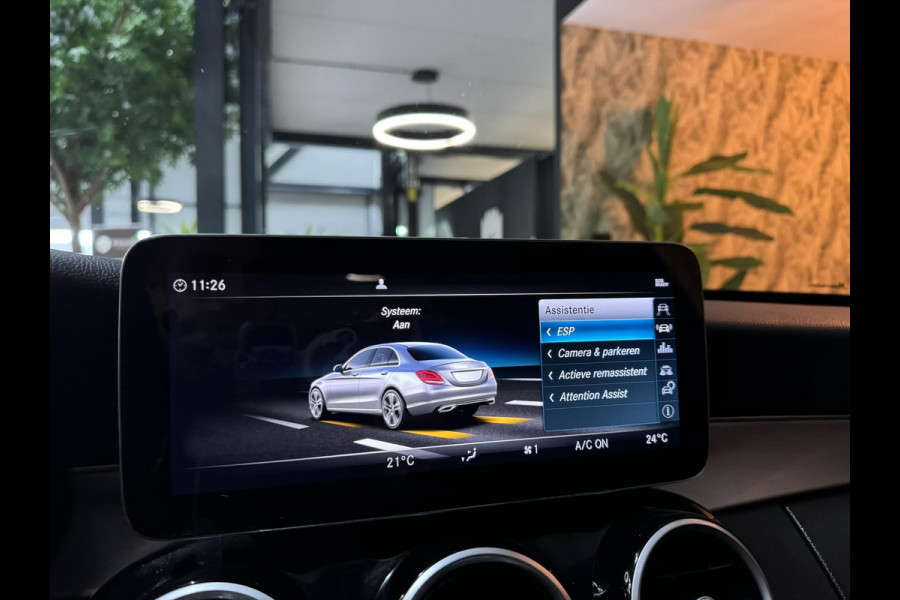 Mercedes-Benz C-Klasse 180 Garantie Camera Xenon Navigatie Cruise Control Carplay Rijklaar