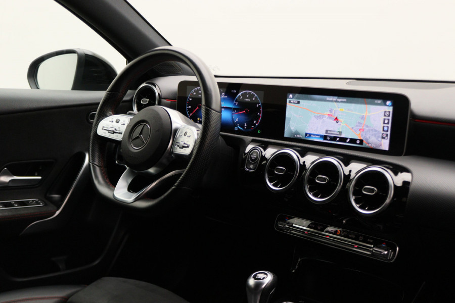 Mercedes-Benz A-Klasse 160 Business Solution AMG Climate, Virtual Cockpit, Cruise, Camera, Apple Carplay, 18''