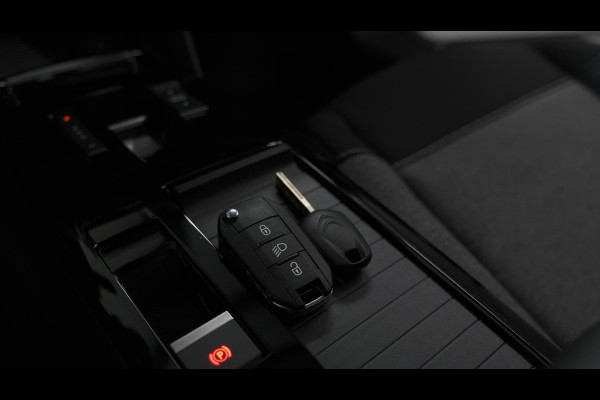 Citroën C4 Puretech 130 EAT8 Feel | Camera | Parkeersensoren | Navigatie | Apple Carplay