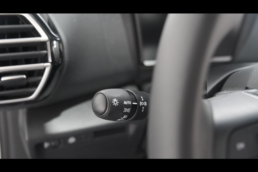 Citroën C4 Puretech 130 EAT8 Feel | Camera | Parkeersensoren | Navigatie | Apple Carplay
