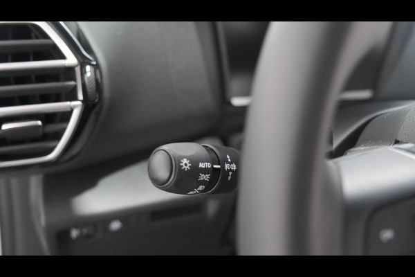 Citroën C4 Puretech 130 EAT8 Feel | Camera | Parkeersensoren | Navigatie | Apple Carplay