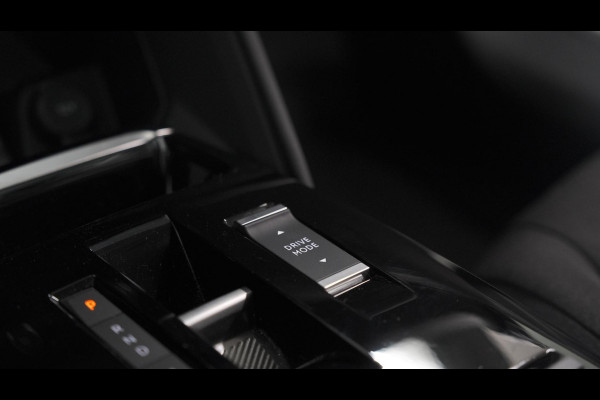 Citroën C4 Puretech 130 EAT8 Feel | Camera | Parkeersensoren | Navigatie | Apple Carplay