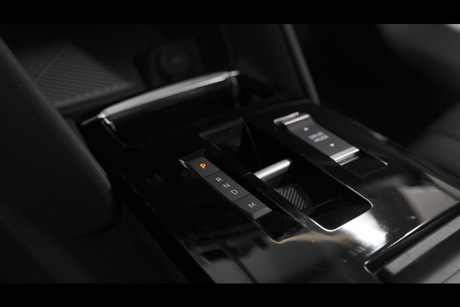 Citroën C4 Puretech 130 EAT8 Feel | Camera | Parkeersensoren | Navigatie | Apple Carplay