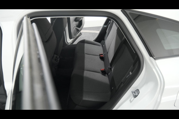 Citroën C4 Puretech 130 EAT8 Feel | Camera | Parkeersensoren | Navigatie | Apple Carplay