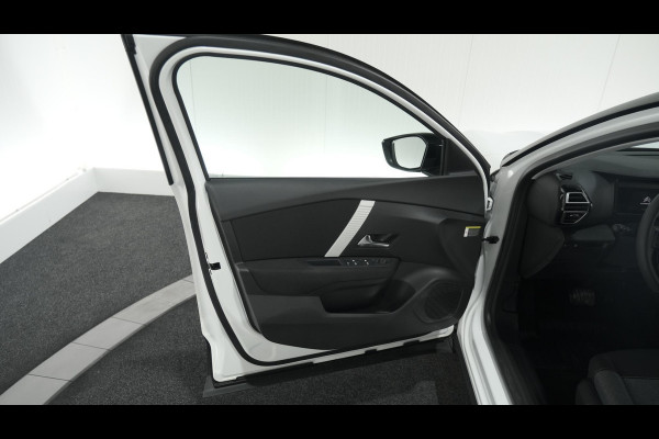 Citroën C4 Puretech 130 EAT8 Feel | Camera | Parkeersensoren | Navigatie | Apple Carplay