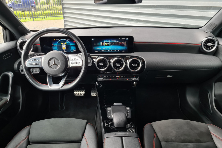 Mercedes-Benz A-Klasse 180 AMG-Line - MBUX - privacy - LED