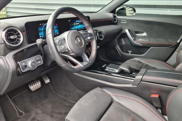 Mercedes-Benz A-Klasse 180 AMG-Line - MBUX - privacy - LED