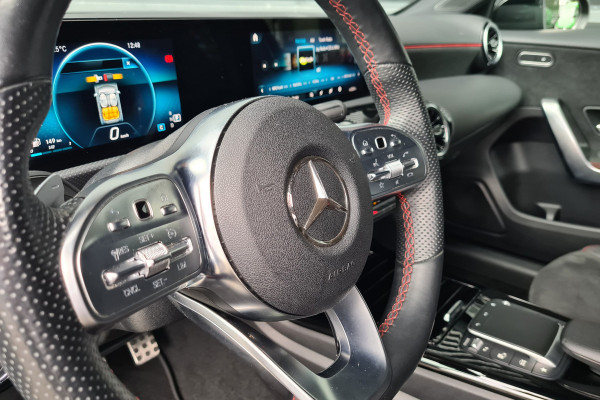 Mercedes-Benz A-Klasse 180 AMG-Line - MBUX - privacy - LED