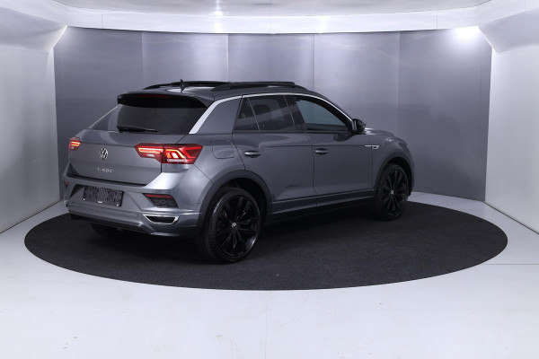 Volkswagen T-Roc 1.5 TSI Sport Business R-line 150 pk Automaat (DSG) | Navigatie | Panoramadak | Trekhaak afneembaar | Parkeersensoren (Park assist) | Achteruitrijcamera | Adaptieve cruise control |