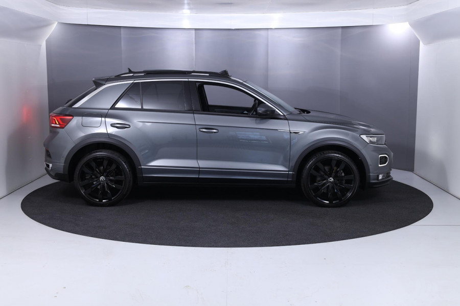 Volkswagen T-Roc 1.5 TSI Sport Business R-line 150 pk Automaat (DSG) | Navigatie | Panoramadak | Trekhaak afneembaar | Parkeersensoren (Park assist) | Achteruitrijcamera | Adaptieve cruise control |