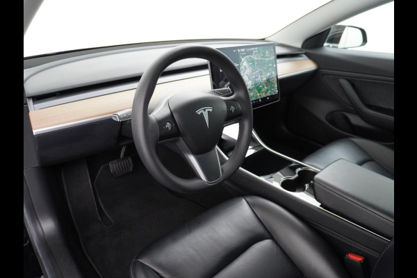 Tesla Model 3 Long Range Trekhaak 1000kg!  75 kWh 463PK FSD-vb. Premium Audio 4wd 19" AutoPilot Pano.dak Camera Leer Adaptive-Cruise+Stop&Go   Veel grip door AWD vierwielaandrijving.  Origineel Nederlandse auto ! grootste accu ! tot 16,5 kwh thuis laden, 120kw/h snelladen per uur !