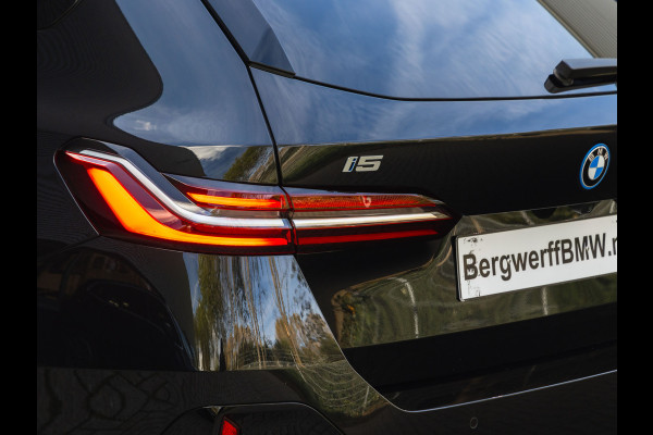 BMW i5 Touring eDrive40 M-Sport - Trekhaak - Driving Ass Prof - Harman-Kardon - Stoelventilatie