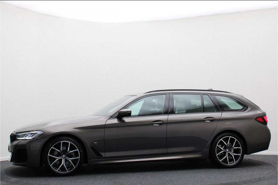 BMW 5 Serie Touring 520i Business Edition Plus M Sportpakket, Leer, BMW Laser, Apple Carplay, ACC, Trekhaak, 19''