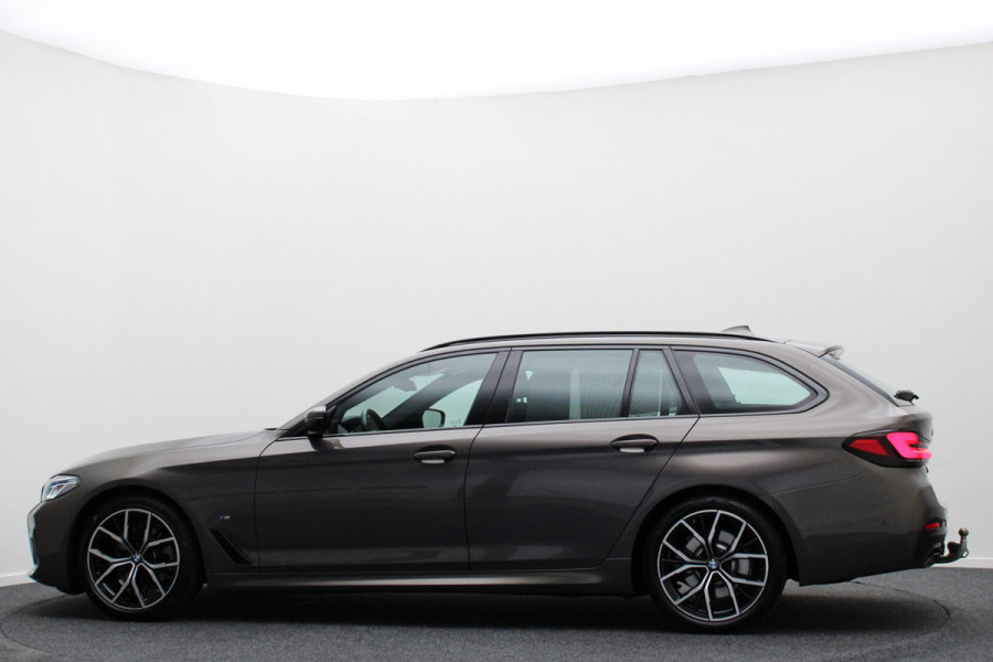 BMW 5 Serie Touring 520i Business Edition Plus M Sportpakket, Leer, BMW Laser, Apple Carplay, ACC, Trekhaak, 19''