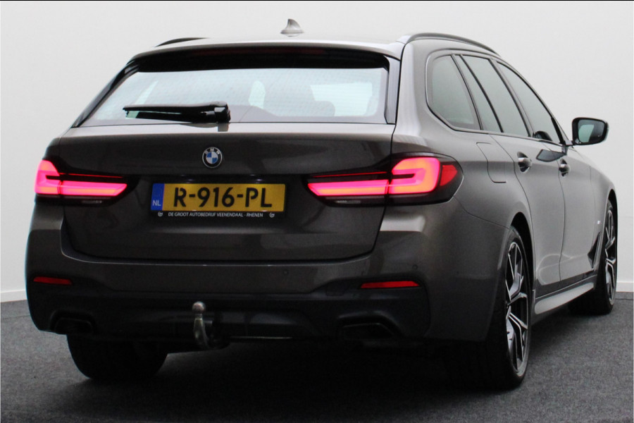 BMW 5 Serie Touring 520i Business Edition Plus M Sportpakket, Leer, BMW Laser, Apple Carplay, ACC, Trekhaak, 19''