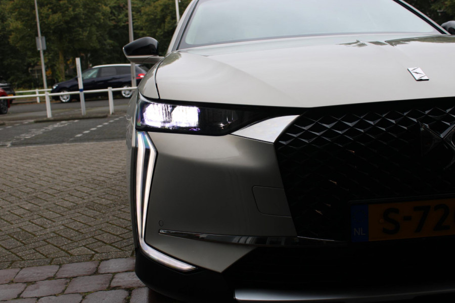 DS DS 4 1.2 130PK AUTOMAAT TROCADERO | HEAD UP DISPLAY | DODEHOEK BEWAKING | NAVIGATIE | DRAADLOZE APPLE CARPLAY/ANDROID AUTO | LED KOPLAMPEN | ACHTERUITRIJ CAMERA | 19" LICHTMETALEN VELGEN | ADAPTIVE CRUISE CONTROL |