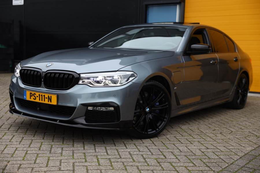 BMW 5 Serie 530e M Line iPerformance High Executive / Open Dak / Leder / Cruise Control / 360 Camera / Lane Assist / Dode Hoek