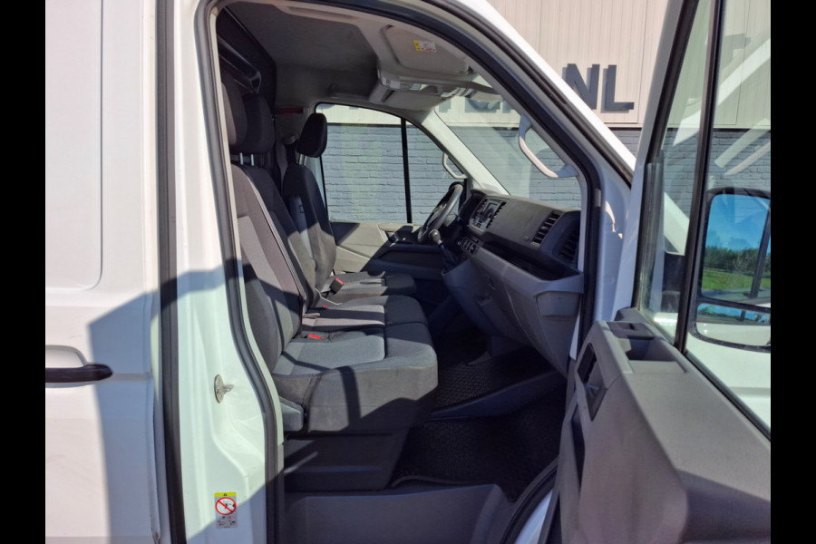 Volkswagen Crafter 2.0TDI L2H1 Airco 3-Pers. Trekhaak PDC Camera 2500kg trekvermogen Cruise Control Schuifdeur Imperiaal Bluetooth Betonplex-vloer Business Euro 6