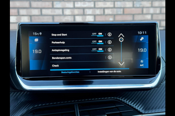 Peugeot 2008 1.2 PureTech Allure / Trekhaak / Panoramadak / Navigatie + Camera / Stoelverwarming + Climate control / NED-2008