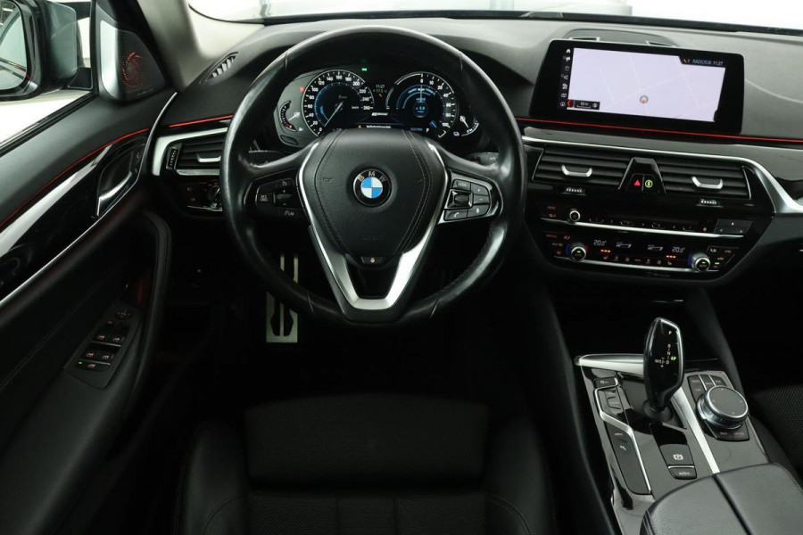 BMW 5 Serie 530e iPerformance Sport Line | Camera | Stoel & Stuurverwarming | Full LED | Navigatie | Park Assist | Half leder | Bluetooth