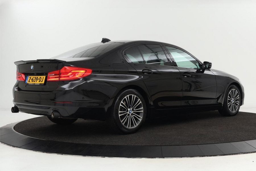 BMW 5 Serie 530e iPerformance Sport Line | Camera | Stoel & Stuurverwarming | Full LED | Navigatie | Park Assist | Half leder | Bluetooth