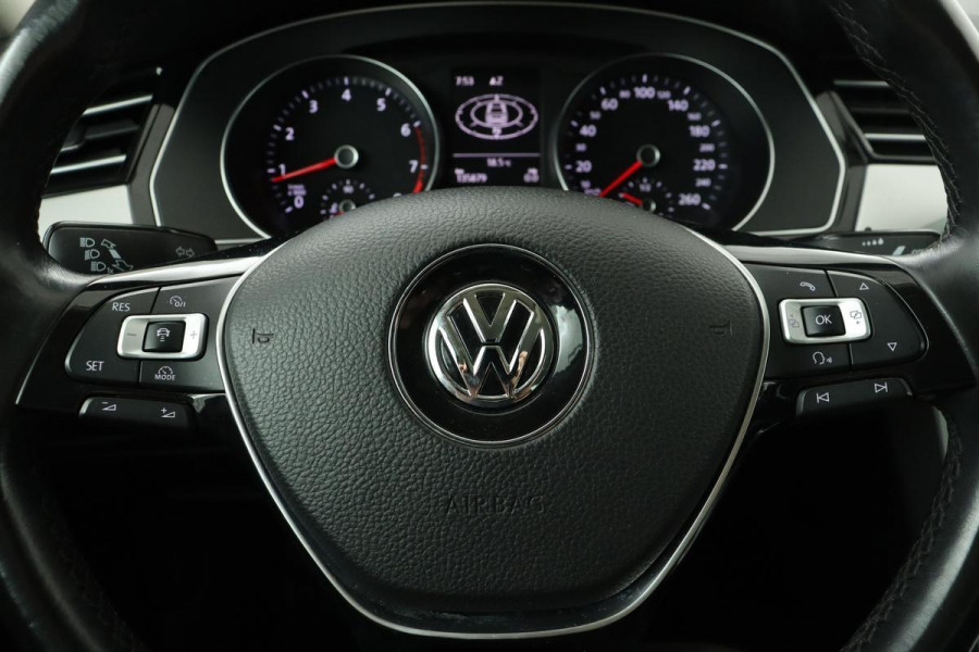 Volkswagen Passat 1.4 TSI Comfortline | Stoelverwarming | Adaptive Cruise | Navigatie | PDC | Bluetooth | Climate control