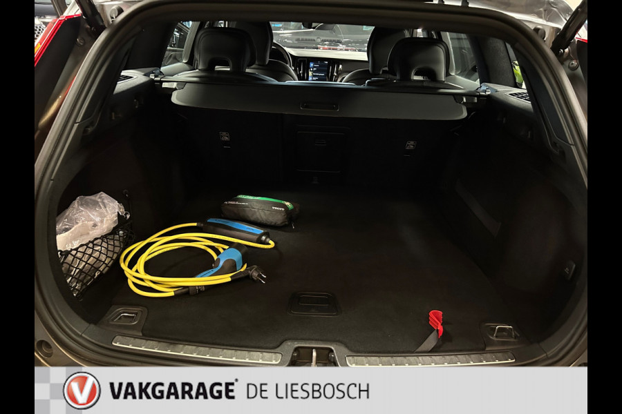 Volvo V60 2.0 T8 Twin Engine AWD R-Design 300pk / Leder / camera / trekhaak / Harman-Kardon