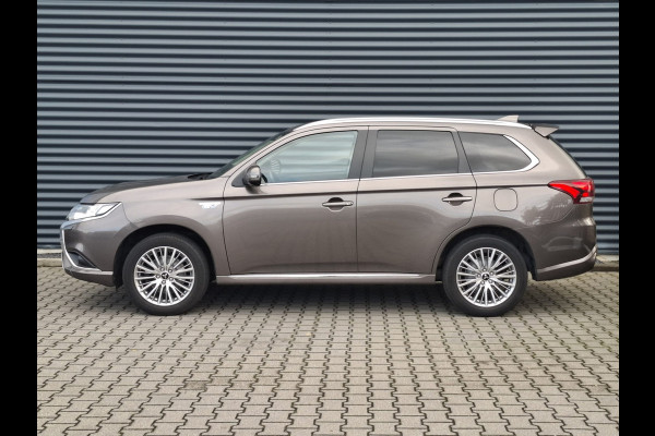 Mitsubishi Outlander 2.4 Plug in Hybrid 225pk PHEV | Trekhaak af Fabriek | Apple Carplay | Camera | Cruise Control | L.M. 18" | Climate Control | Stoelverwarming | DAB |