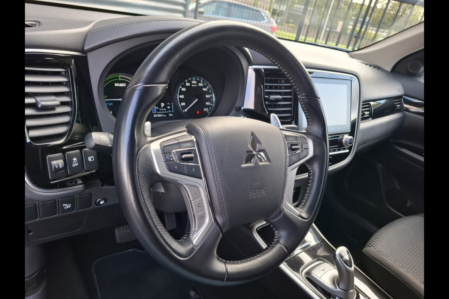 Mitsubishi Outlander 2.4 Plug in Hybrid 225pk PHEV | Trekhaak af Fabriek | Apple Carplay | Camera | Cruise Control | L.M. 18" | Climate Control | Stoelverwarming | DAB |