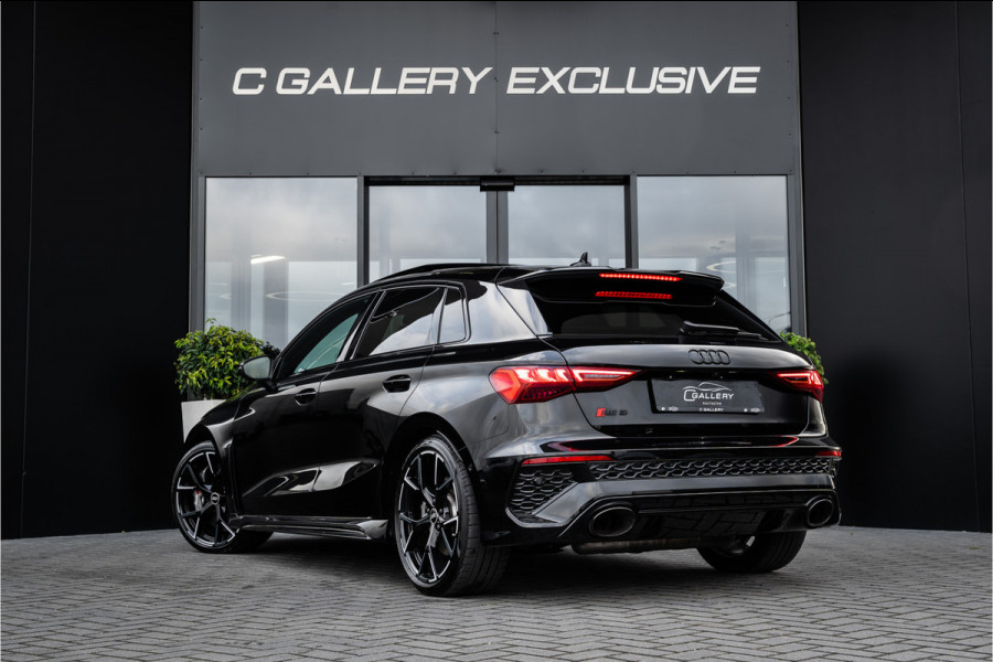 Audi RS3 Sportback 2.5 TFSI quattro - RS Dynamic Pakket | Ceramic l Panorama | B&O | ACC | HUD