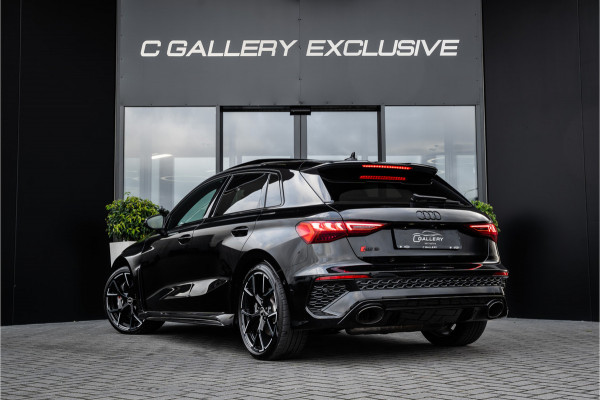 Audi RS3 Sportback 2.5 TFSI quattro - RS Dynamic Pakket | Ceramic l Panorama | B&O | ACC | HUD