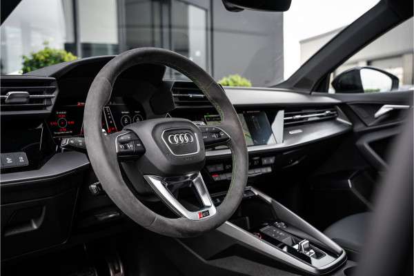 Audi RS3 Sportback 2.5 TFSI quattro - RS Dynamic Pakket | Ceramic l Panorama | B&O | ACC | HUD