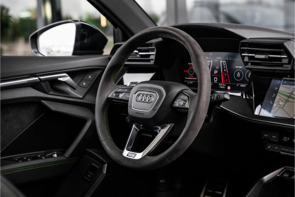 Audi RS3 Sportback 2.5 TFSI quattro - RS Dynamic Pakket | Ceramic l Panorama | B&O | ACC | HUD