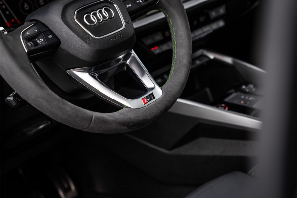 Audi RS3 Sportback 2.5 TFSI quattro - RS Dynamic Pakket | Ceramic l Panorama | B&O | ACC | HUD