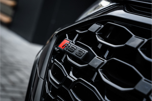 Audi RS3 Sportback 2.5 TFSI quattro - RS Dynamic Pakket | Ceramic l Panorama | B&O | ACC | HUD