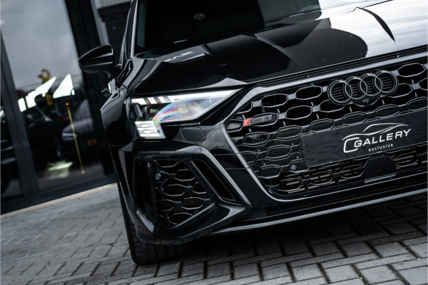 Audi RS3 Sportback 2.5 TFSI quattro - RS Dynamic Pakket | Ceramic l Panorama | B&O | ACC | HUD